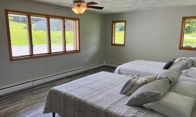 Wellsboro Cabina | King Suite Near Town + Trails~Game Room + Firepit