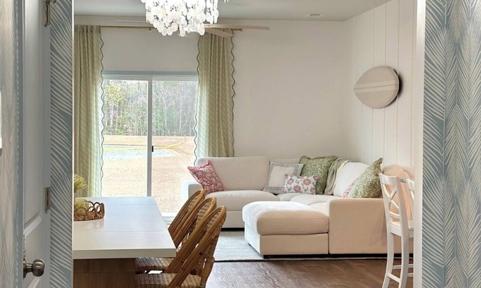 Summerville Casa | King Suite - Pools, Waterslide, Splashpad 5BR/3BA in Summerville