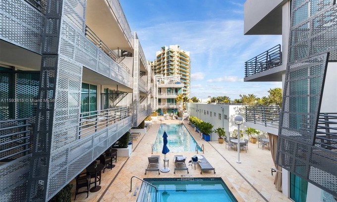 South Beach Apartamento | King Suite w/Balcony Pool & Jacuzzi on Ocean Drive South Beach