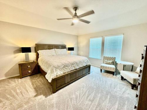 Medina Valley Casa | King Suite with Community Pool and Grill