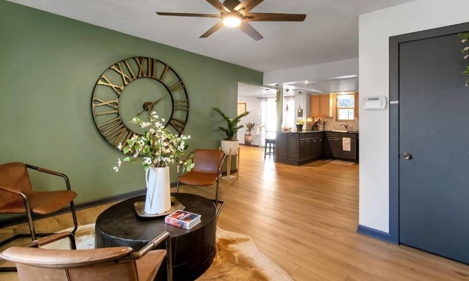 Wichita Casa | King Suite with gym at The Grand Escape