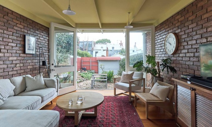Fitzroy Casa | King William Terrace Classic Fitzroy Style