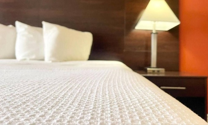 Cuero Casa | King With Kitchenette at FairBridge Inn & Suites Cuero, Free Parking!