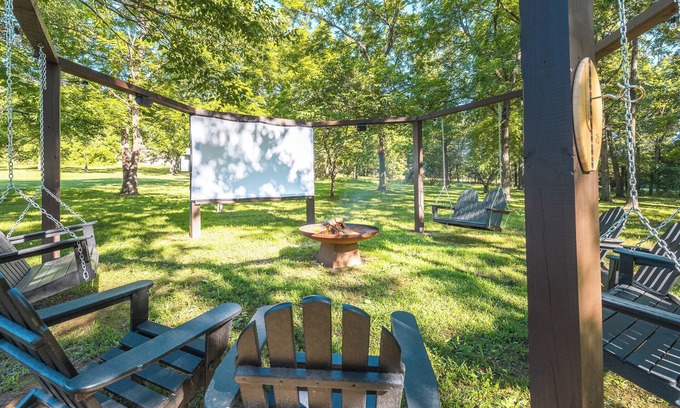 Cape Fair Casa | KingBed Theatre FirePit 1/4miletoLake Boat Parking