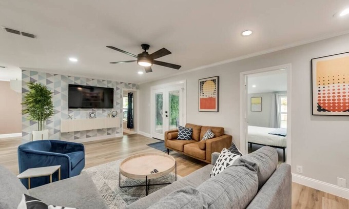 Plano Casa | KingBed°W/D°Parking°4TV-10guests