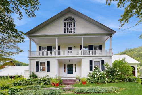 Chester Casa | Kingdom Valley Farmhouse