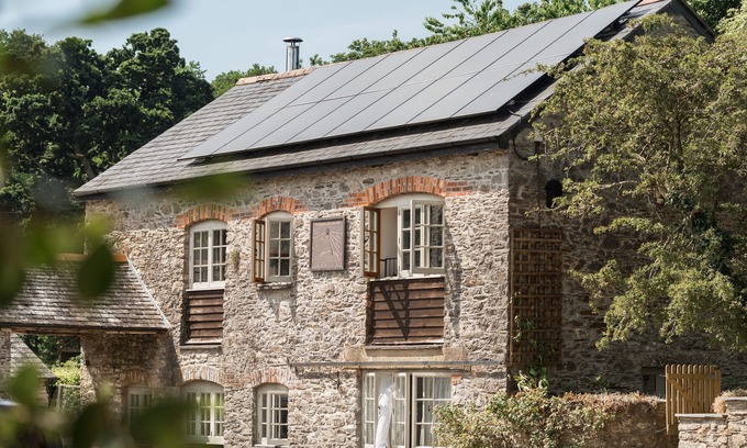 Saltash Casa | Kingfisher Barn, galardonado, impresionante ubicación, jacuzzi privado, cancha de tenis