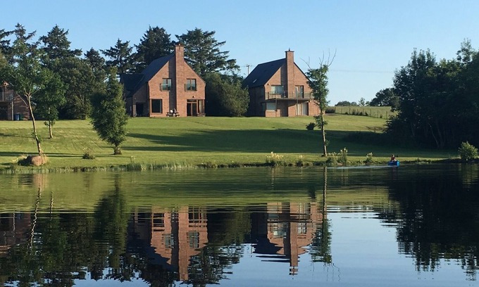 Enniskillen Casa | El Kingfisher Lodge ofrece acceso directo al Lough Erne y al muelle privado.
