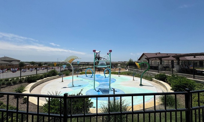 Medina Valley Casa | Kinglsey Oasis – The Perfect Family Getaway w/ Resort Amenities, Pet Friendly!
