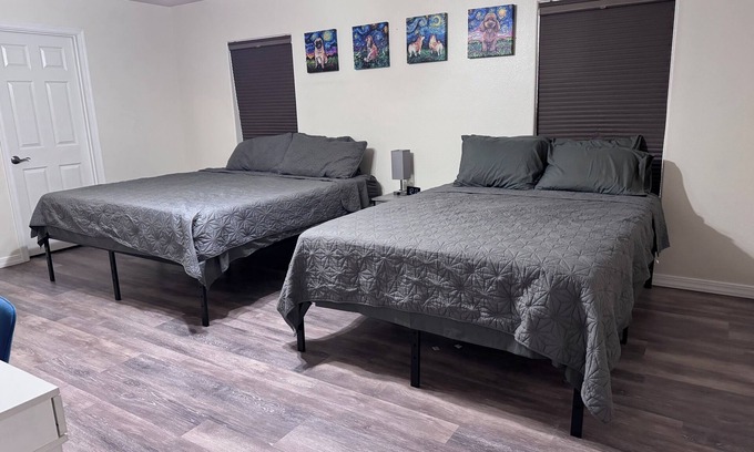 Kingman Casa | Kingman Family Sized Home 6 beds Backyard BBQ & Fire pit