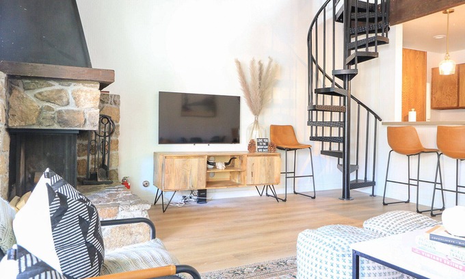 Kings Beach Apartamento | Kings Beach Dream Condo Close to SKI Fireplace W/D
