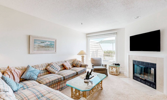 Fenwick Island Casa | Kings Grant Beachfront Townhouse w/Ocean Views, Shared Pool, Free WiFi, Private