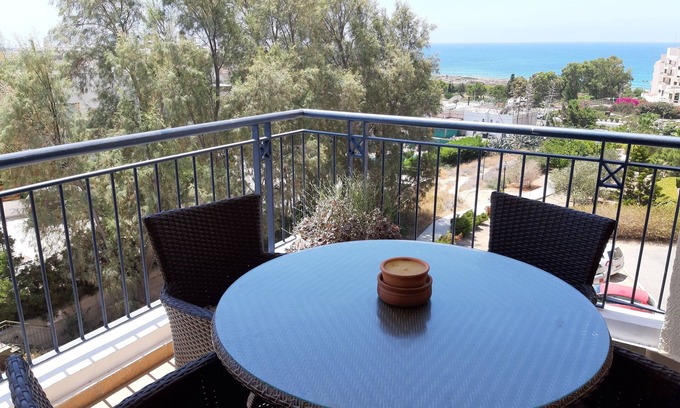 Paphos Apartamento | Kings Palace 2- bedroom apartment with sea view