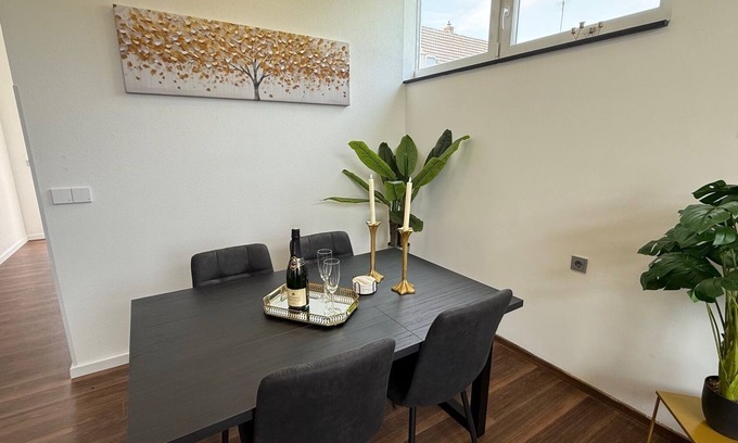 Dudenhofen Apartamento | Kings & Queens - 2 bedrooms - whirlpool - garden - barbecue - parking lot