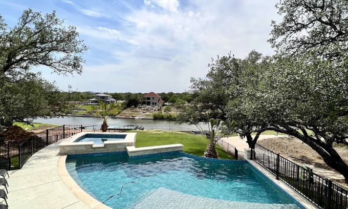 Kingsland Casa | Kingsland Gem | Lake, Pool, Spa + Nearby Wineries