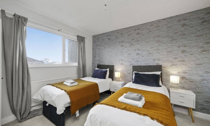 Reading Casa | Kingsley House - A Great 4 bedroom house in Reading with free parking.