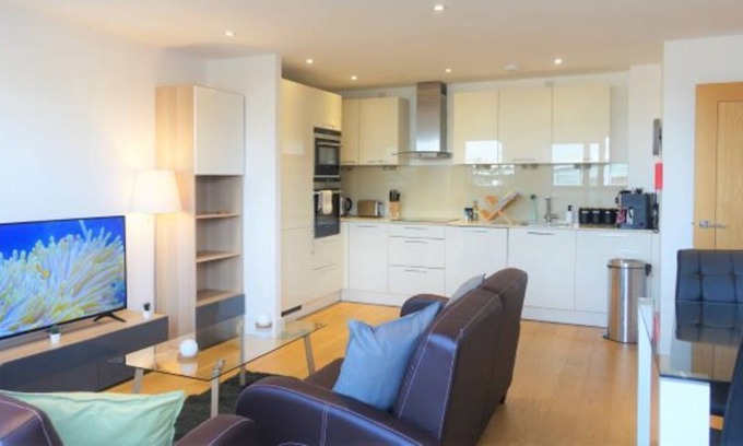 Canbury Apartamento | Kingston 2 beds with balcony