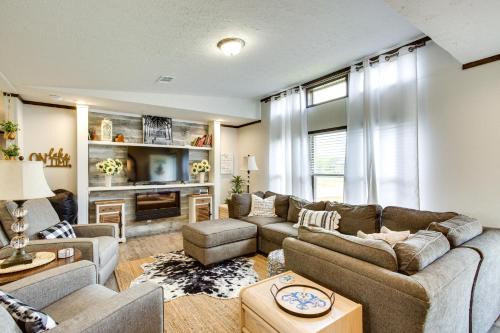 Kingston Casa | Kingston Home with On-Site Boat Parking 2 Mi to Lake
