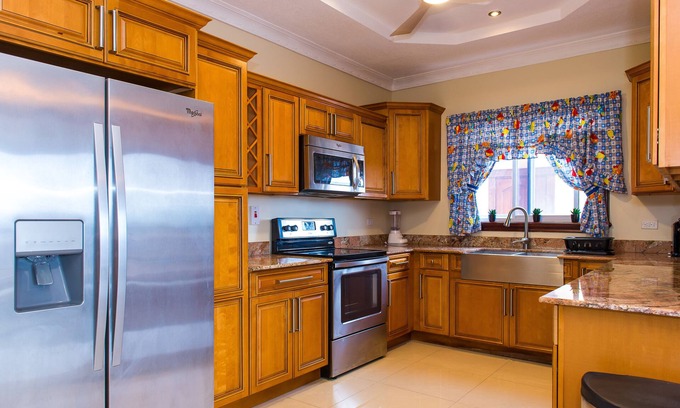Jack's Hill Apartamento | Kingston Luxury Family Retreat