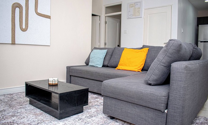 Eden Gardens Apartamento | Kingston's Soul—Chic 2BR Condo w/Pool & GYM