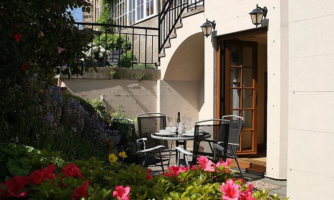 Stirling Casa | Kingsview Apartment