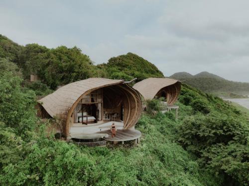 Sekongkang Cabina | Kini Resort - Oceanfront Bamboo Eco Lodges