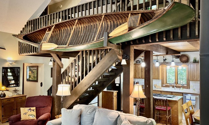Glen Arbor Casa | Kinnikinnick Pet Friendly downtown Glen Arbor!