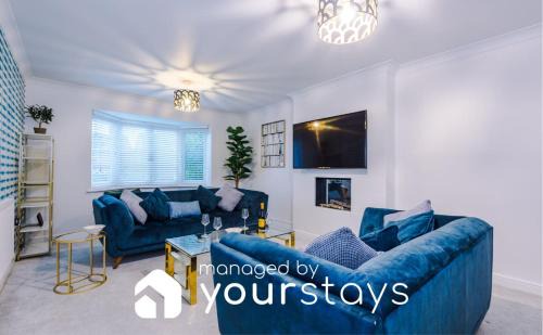 Newcastle-Under-Lyme Casa | Kinship House by YourStays - Stunning Holiday Home in the Suburbs
