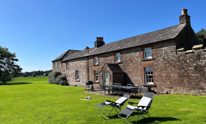 Carlisle Casa | Kirk House Longtown - a cottage that sleeps 13 guests in 7 bedrooms