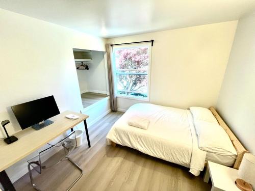 Inglewood-Finn Hill Casa | Kirkland Cozy Room