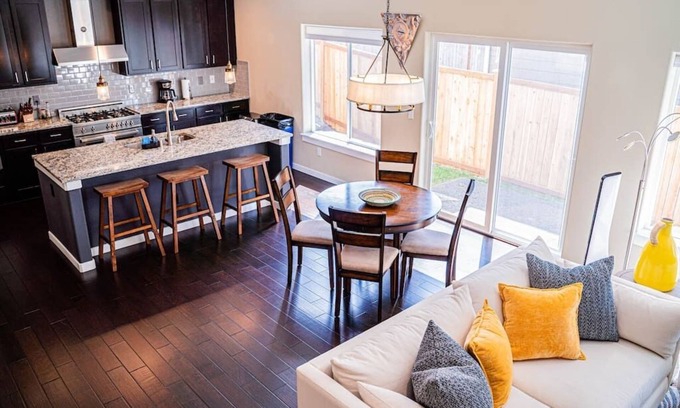 North Rose Hill Casa | Kirkland Luxury Tranquil Retreat 7BR w/ Office