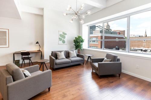 Central Business District Apartamento | Kislak 302 Spacious 1BR in Heart of Downtown