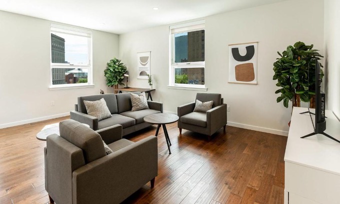 Central Business District Apartamento | Kislak 602 2BR Penthouse Retreat Above the City
