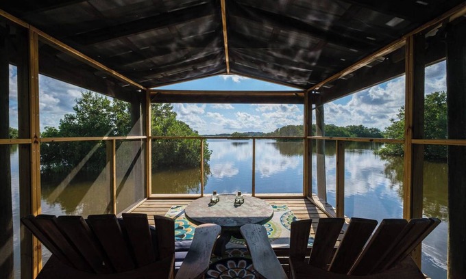 Cedar Key Casa | Kiss Me Kottage- Private Waterfront Home!