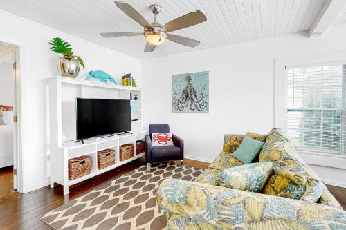 Laguna Beach Casa | Kissing Palms