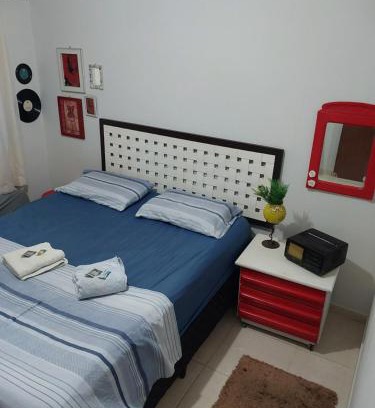 Maringa Apartamento | Kit net 8 com ar condicionado cama Queen