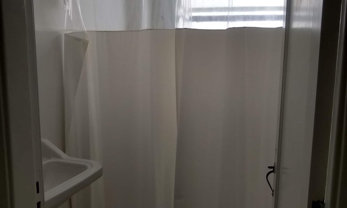 Enseada Alquiler De RV | Kitnet 2 blocks from Enseada beach with Internet