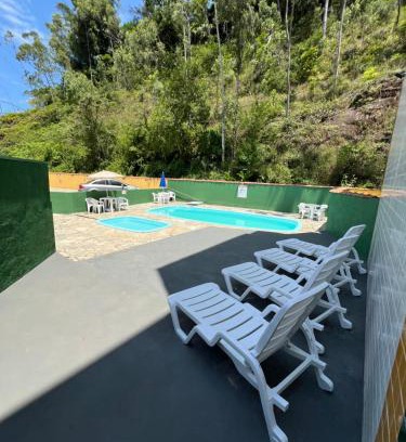 Toninhas Apartamento | Kitnet com 2 piscinas a 4 quadras da Praia das Toninhas Ubatuba-SP