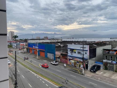 Aviacao Apartamento | Kitnet Praia Grande - Aviação 500 metros da praia AR CONDICIONADO - GELADEIRA - FOGÃO - SOFÁ CAMA - WIFI