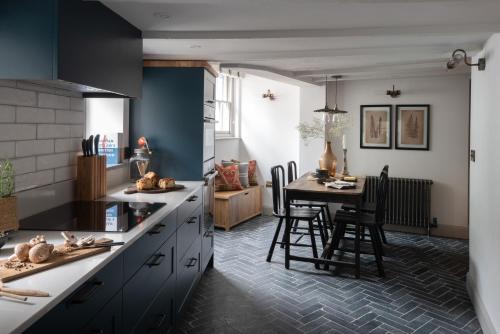 Port Isaac Casa | Kittiwake Cottage - Charming harbour-side cottage, luxury interiors