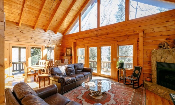 Old Fort Cabina | Kitty's Cabin - Hot tub! WiFi!