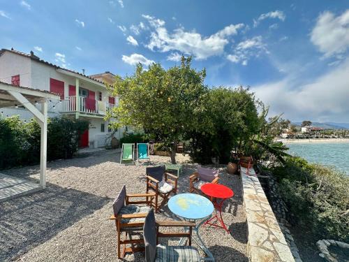 Kiveri Casa | KIVERI 1876 traditional seafront cottage