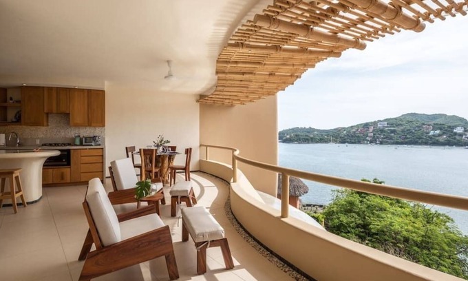 Playa la Madera Villa | Lujosa y moderna villa de 1 hab en Zihuatanejo (KK 301)