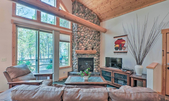 Klamath Falls Cabaña | Klamath Falls Family Cottage: Hike & Explore!