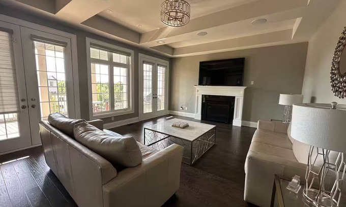 Vaughan Casa | Kleinburg Luxe Retreat | Chill Views Vibes