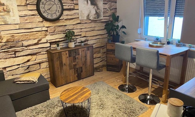Eberbach Apartamento | Kleines Apartment mit begehbarer Dusche im Schlafzimmer