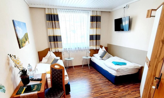 Seeboden Cabaña | Kleines Doppelzimmer Alleeblick - Gästehaus Bärwald