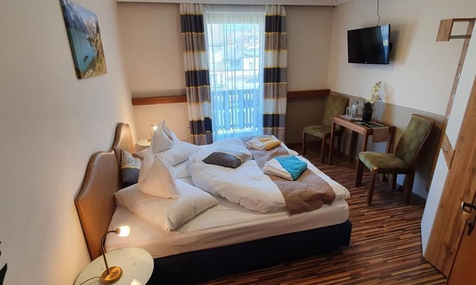 Seeboden Cabaña | Kleines Doppelzimmer Alleeblick mit Balkon - Gästehaus Bärwald