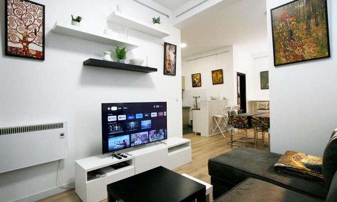 Zvezdara Apartamento | Klimt Business Grade All New Comfortable Apartment
