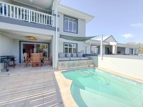 Knysna Apartamento | Kloof Gardens: Pool Braai with Lagoon Views